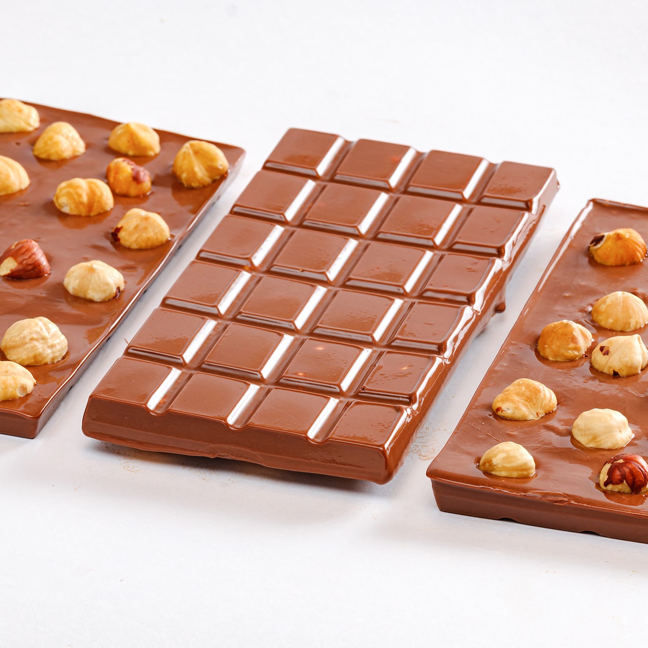 Tavoletta al cioccolato al latte con nocciole - immagine 2